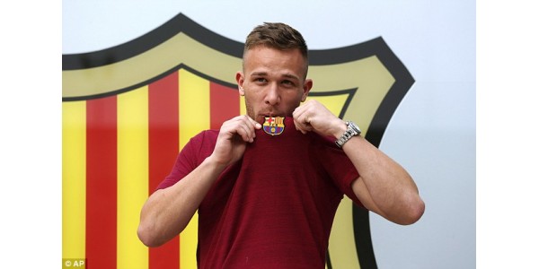 Artur oficjalnie dołączył do Barcelony